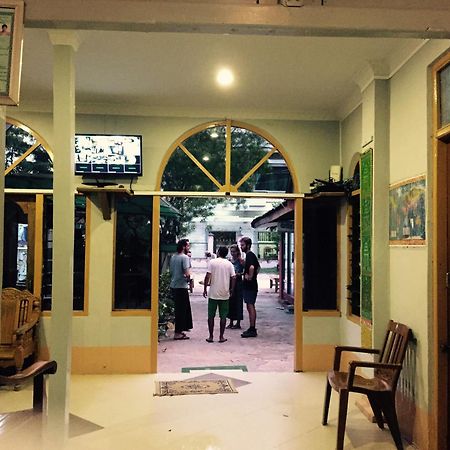 Mr. Charles Guest House Hsipaw Bagian luar foto