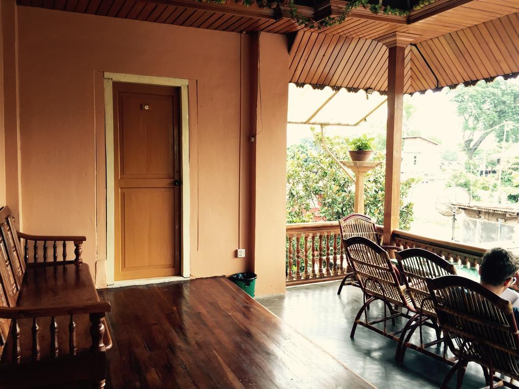 Mr. Charles Guest House Hsipaw Bagian luar foto
